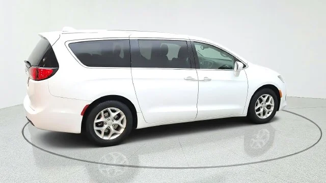 Used 2018 White Chrysler Touring Plus image 12