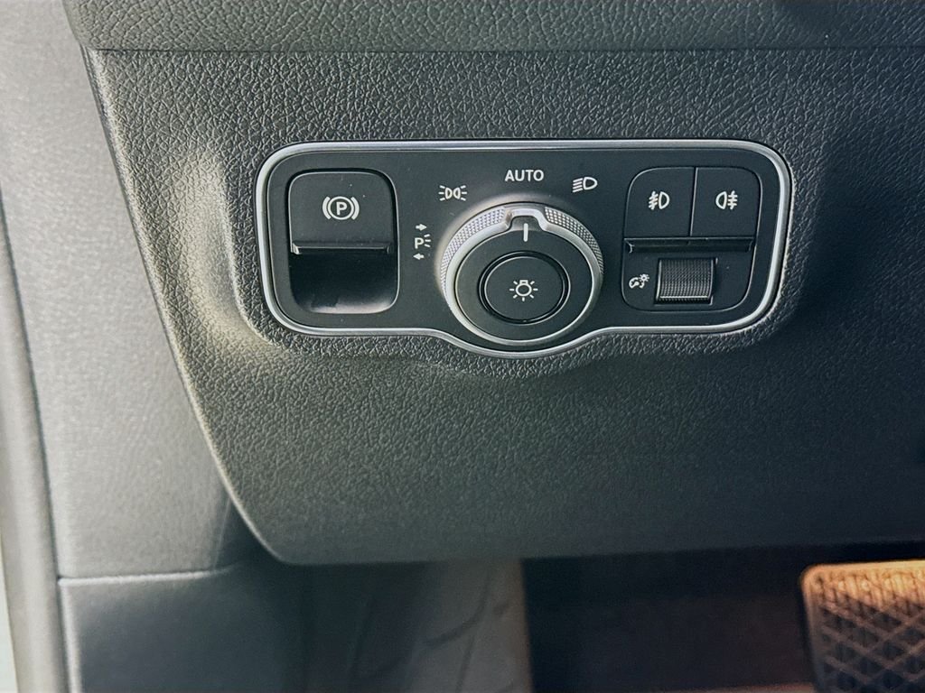 Used 2026 Gray Mercedes-Benz GLB 250 image 11