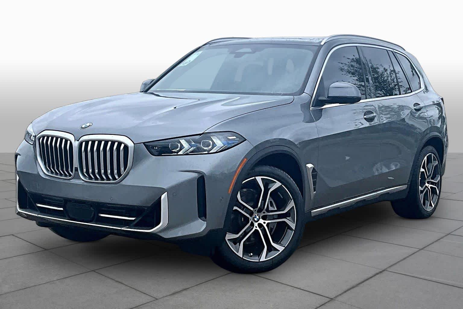Used 2026 Skyscraper Grey Metallic BMW xDrive40i image 2