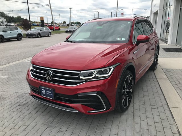 Certified Used 2024 Kings Red Metallic Volkswagen SEL R-Line image 4