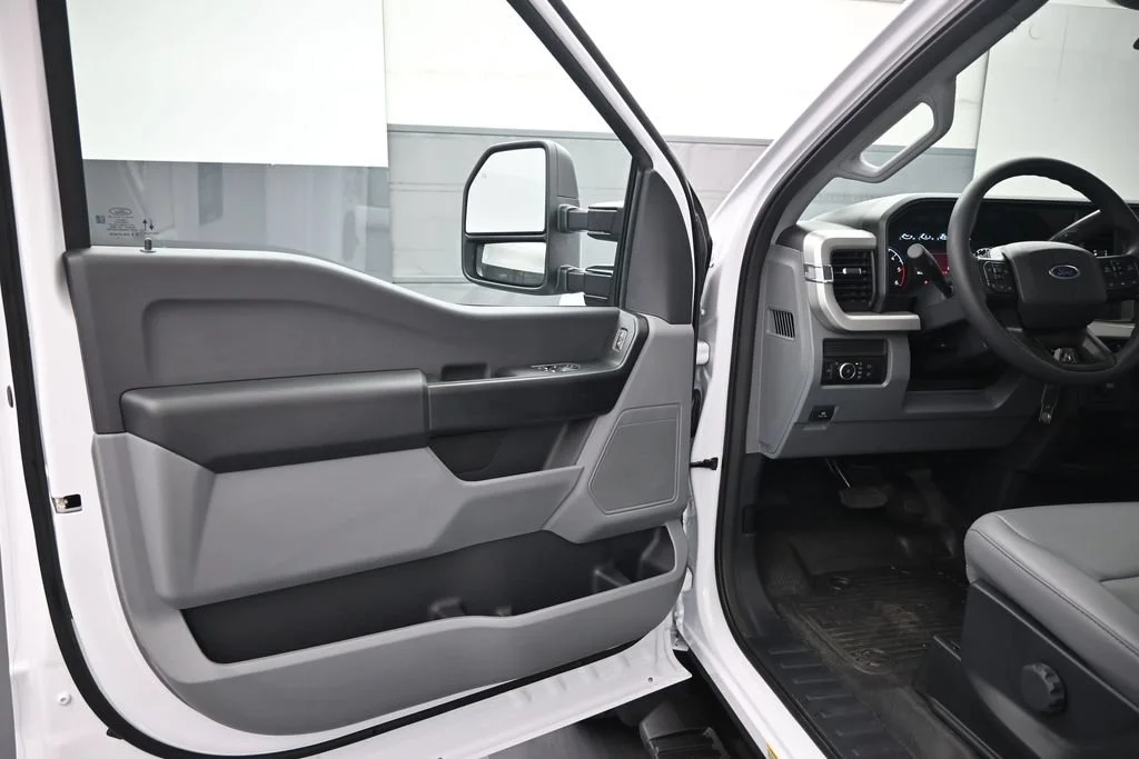 New 2026 Oxford White Ford XL image 14