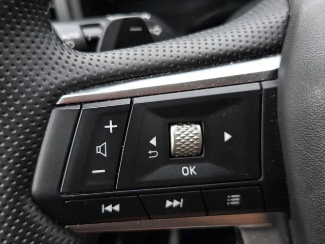 Used 2025 White Mitsubishi SE image 20