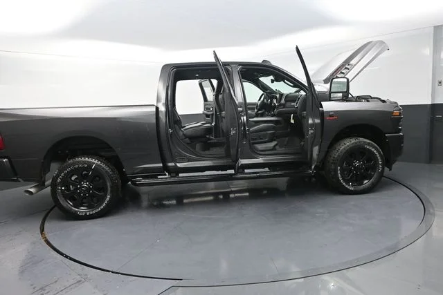 New 2026 Granite Crystal Metallic Clear-Coat Exterior Paint RAM Laramie image 37