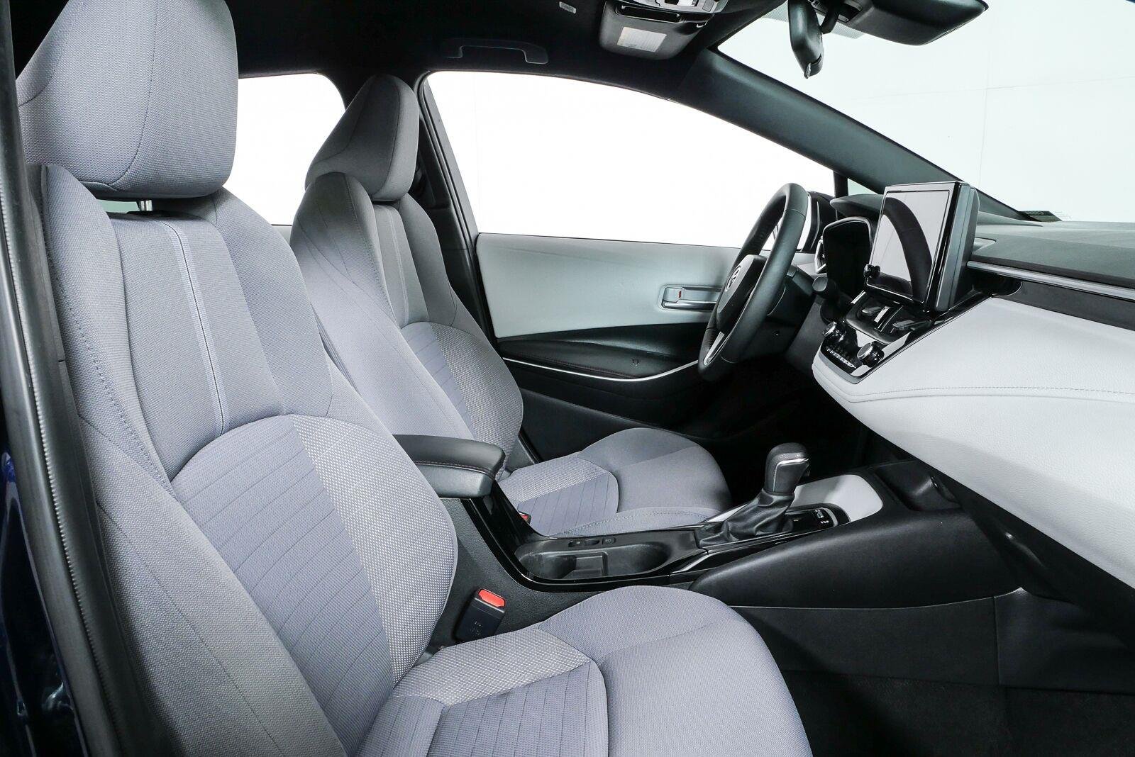 2025 Toyota Corolla SE - Photo 21