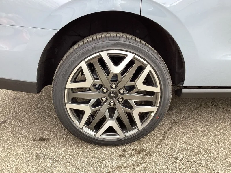 New 2026 Glacier Gray Metallic Tri-Coat Ford Platinum® image 10