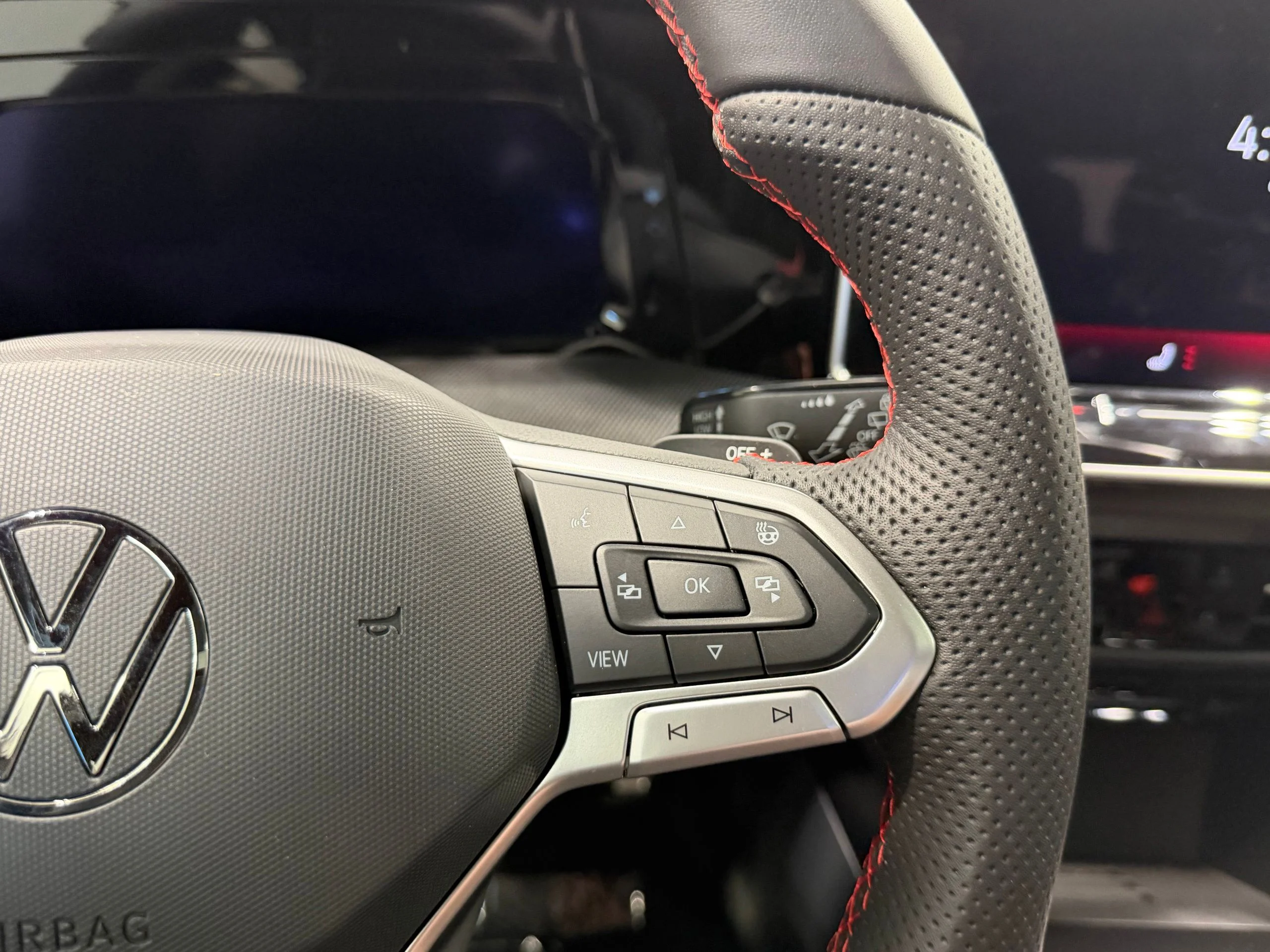 2025 Volkswagen Golf GTI SE - Photo 36