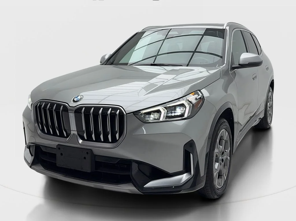 Used 2024 Silver BMW xDrive28i image 4