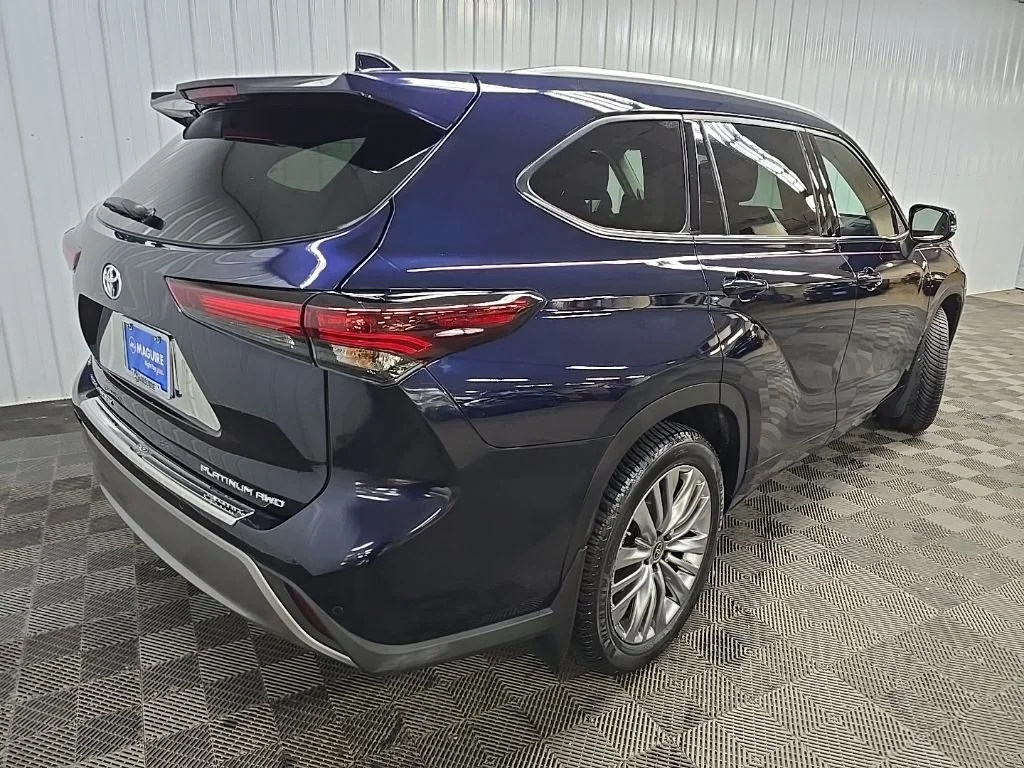 Used 2024  Toyota Platinum image 10