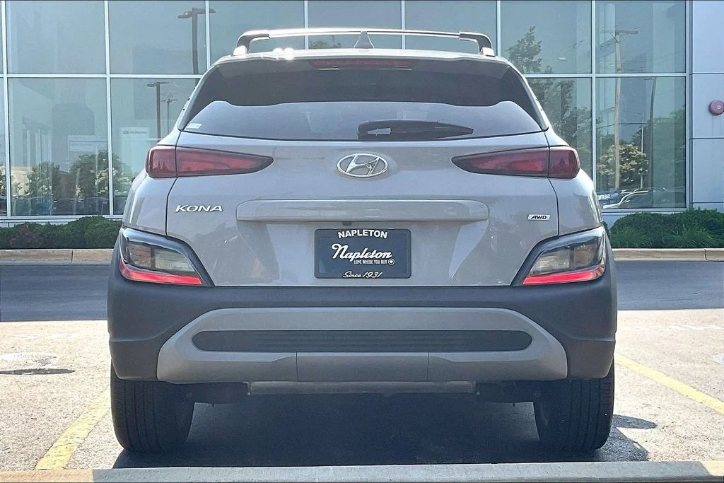 Used 2022 Silver Hyundai SEL image 3