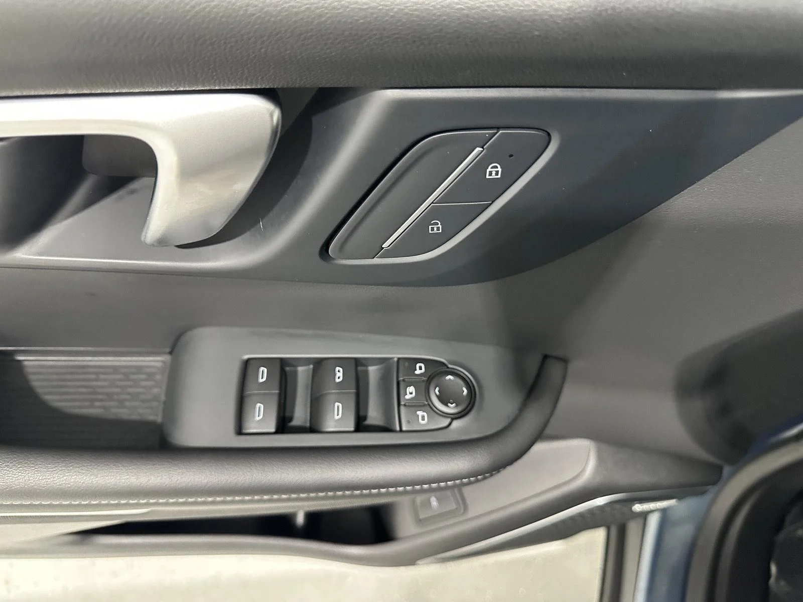 Used 2025 Ocean Blue Metallic Buick Preferred image 21