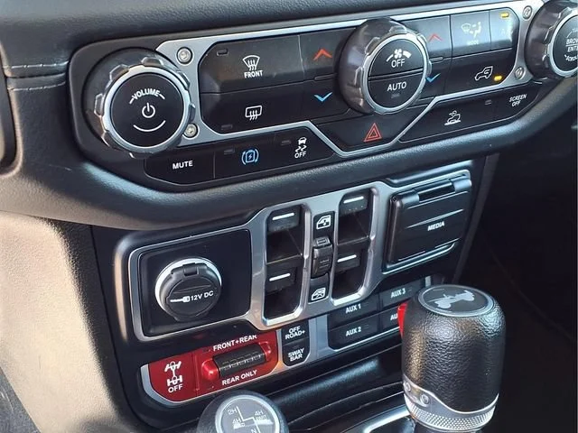 Used 2024  Jeep Rubicon image 10