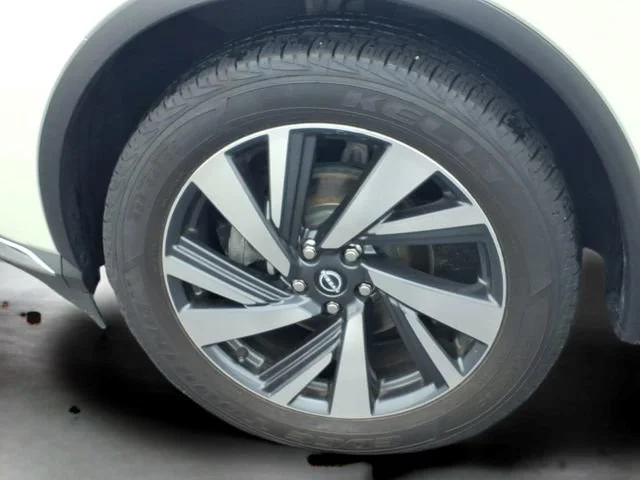Used 2023  Nissan SL image 18