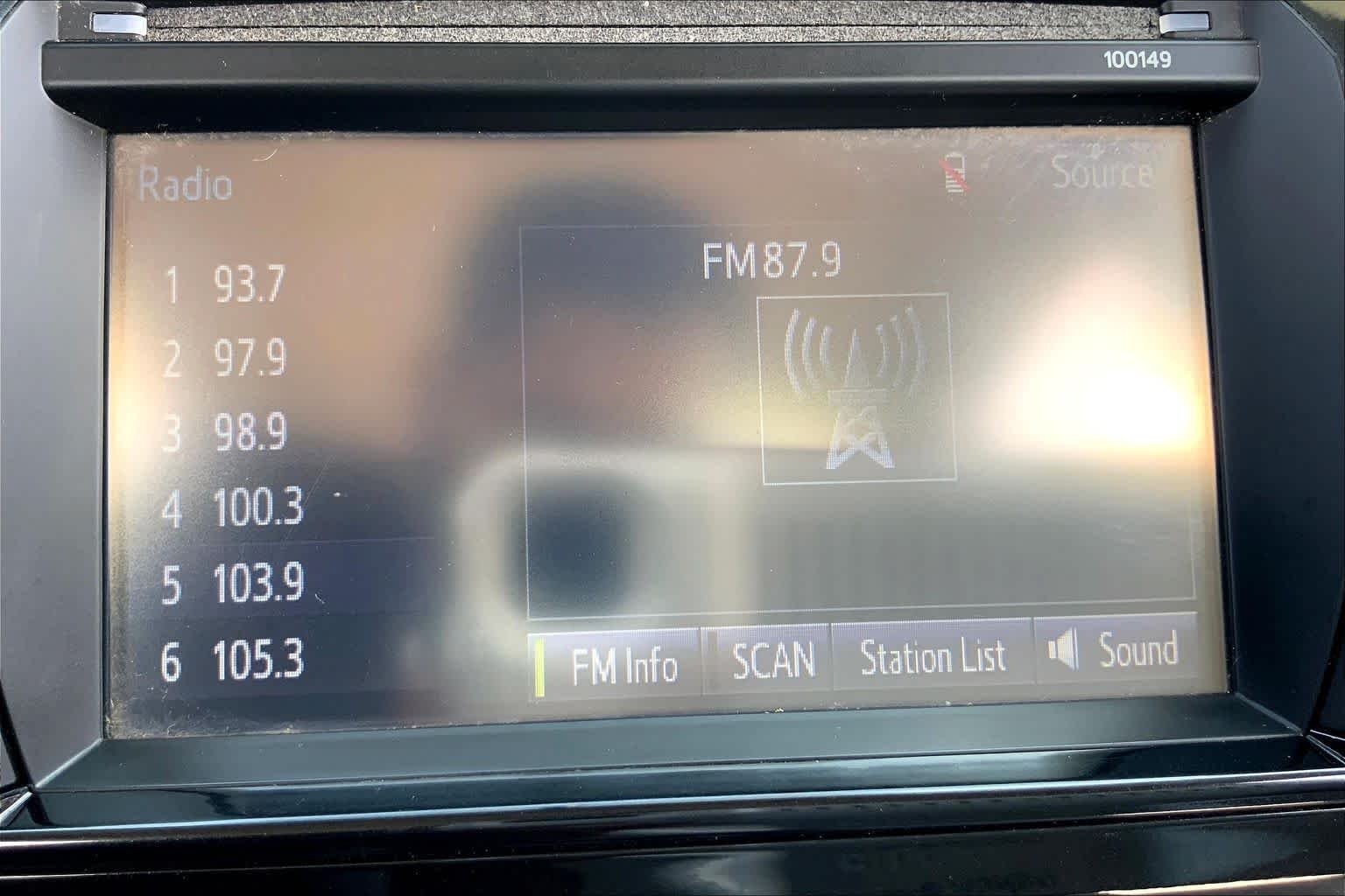 Used 2015 Super White Toyota LE image 35