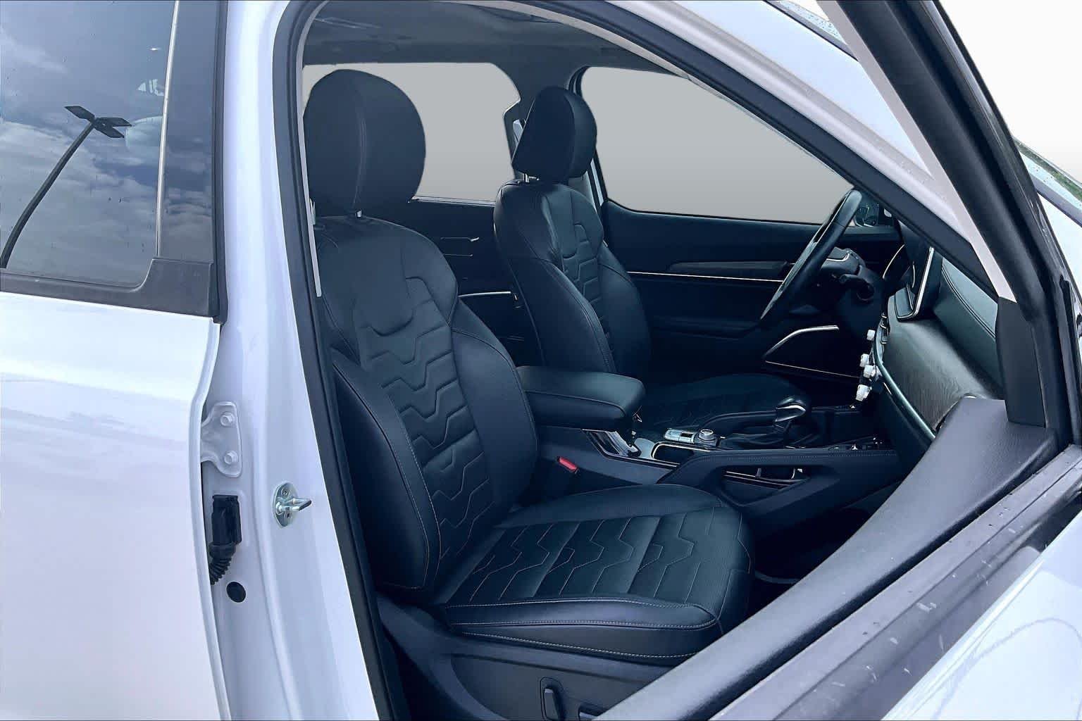 Used 2022 Glacial White Pearl Kia SX image 9