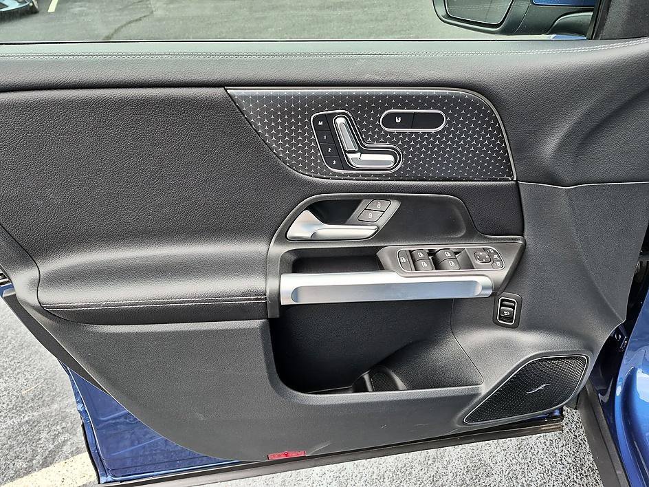 Used 2024 Blue Mercedes-Benz GLB 250 image 12