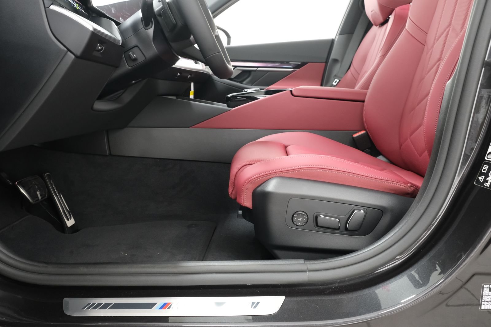 New 2027 Dark Graphite Metallic BMW 530i xDrive image 33