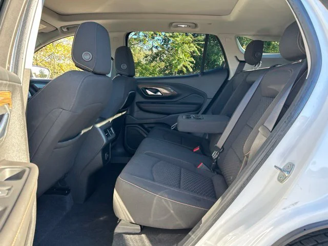 Used 2020 White GMC SLE image 27