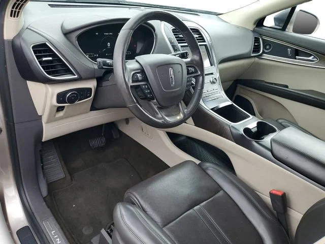 Used 2019 Iced Mocha Prem Lincoln Reserve image 6