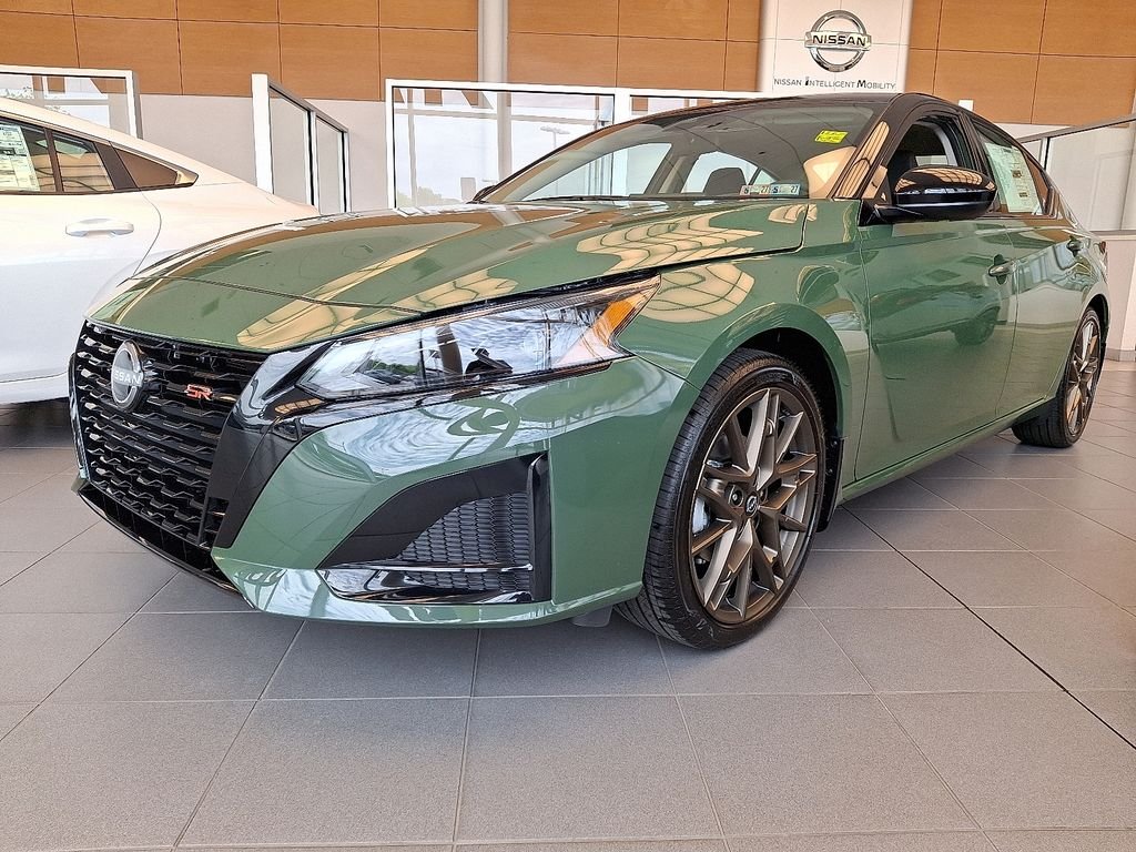 New 2026 Tactical Green Metallic / Super Black Two-tone Nissan SR image 3
