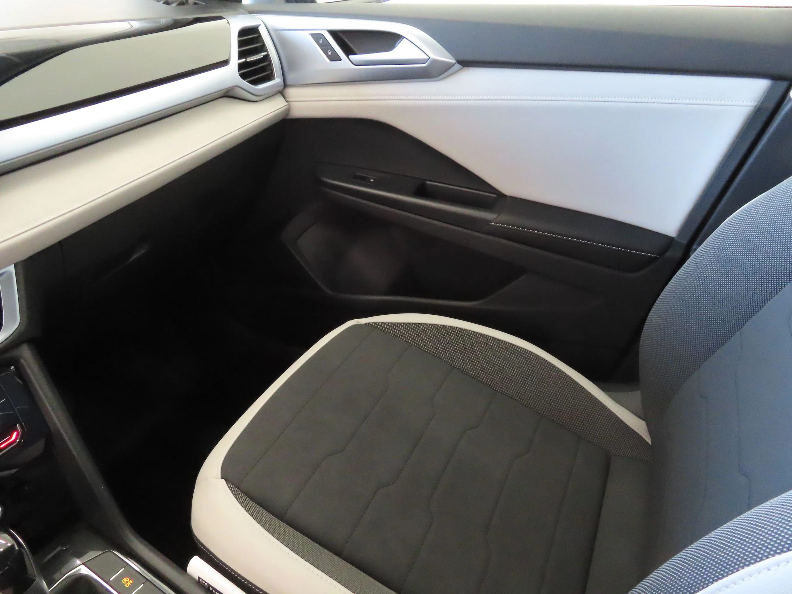 New 2026 Silver Volkswagen 1.5T SE image 18