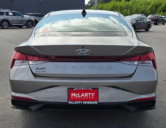 Used 2023 Silver Hyundai SEL image 6