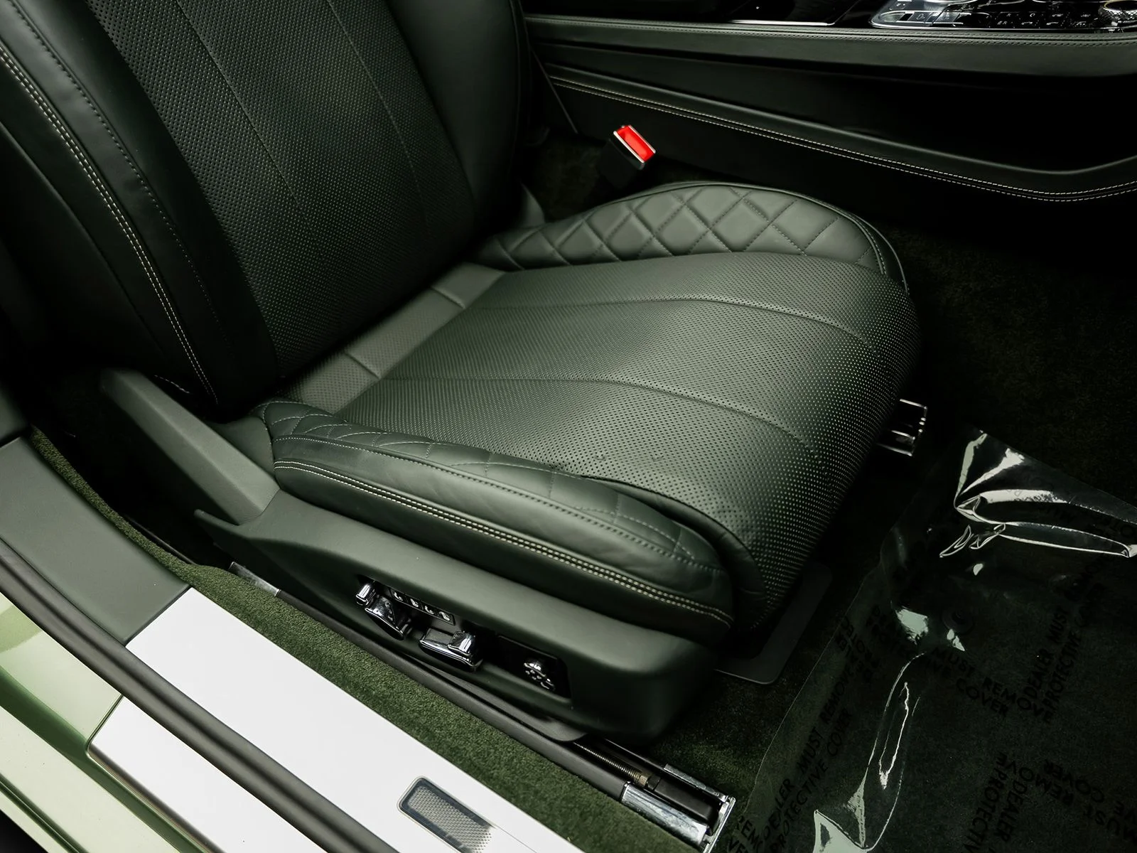 Used 2021 Green Bentley V8 image 36