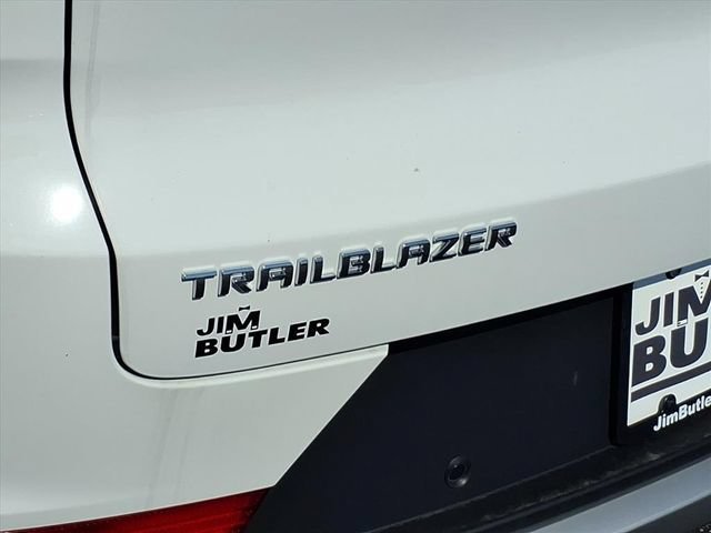 New 2026 Summit White Chevrolet LT image 28
