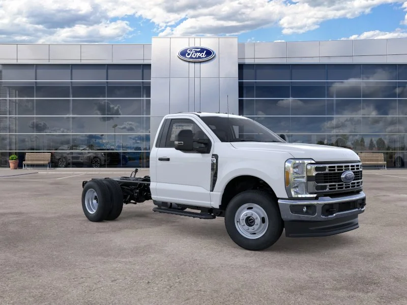 New 2026 Oxford White Ford F-350® XL image 30