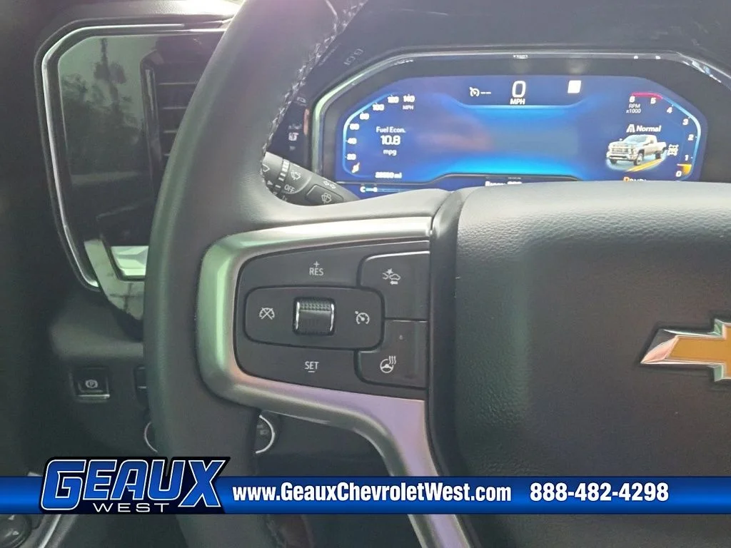 Used 2025 White Chevrolet LT image 22