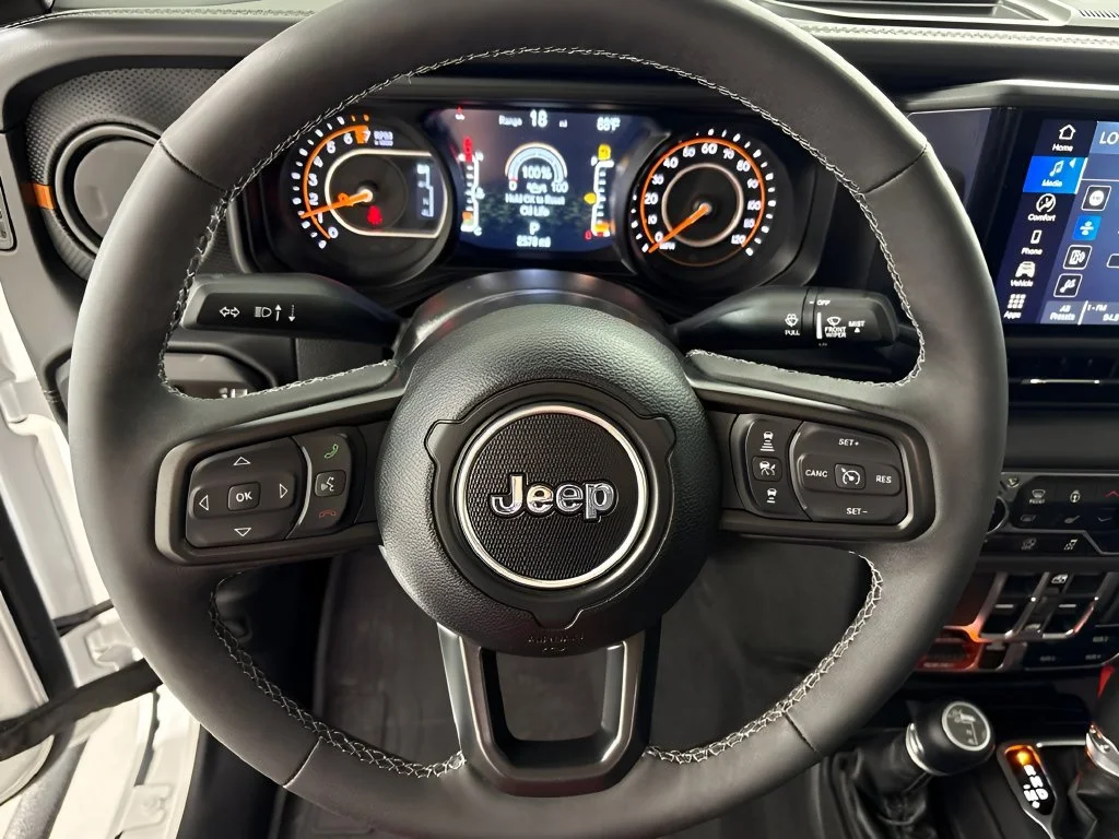 Used 2025 White Jeep Mojave 4x4 image 31