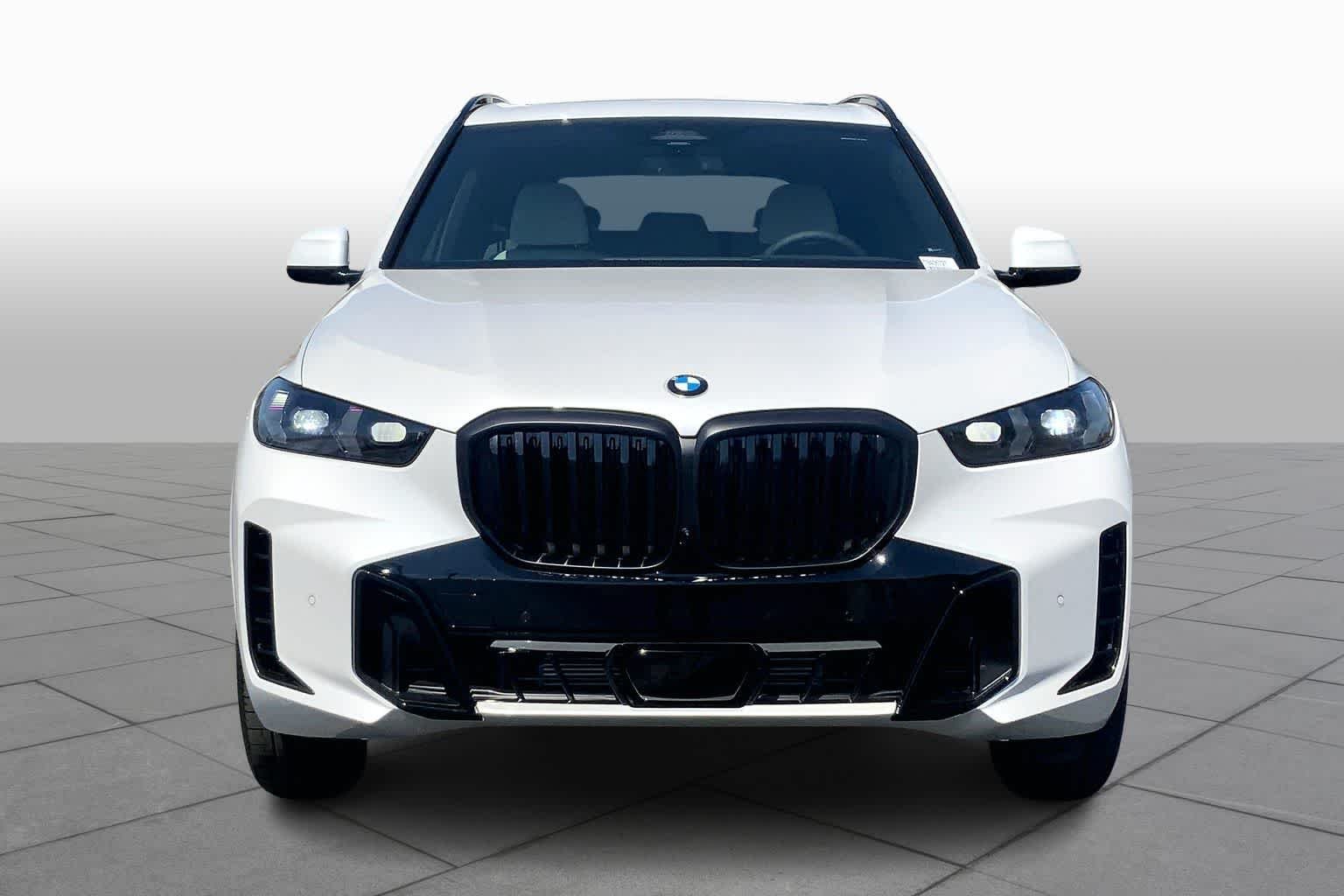 New 2026 Mineral White Metallic BMW sDrive40i image 3