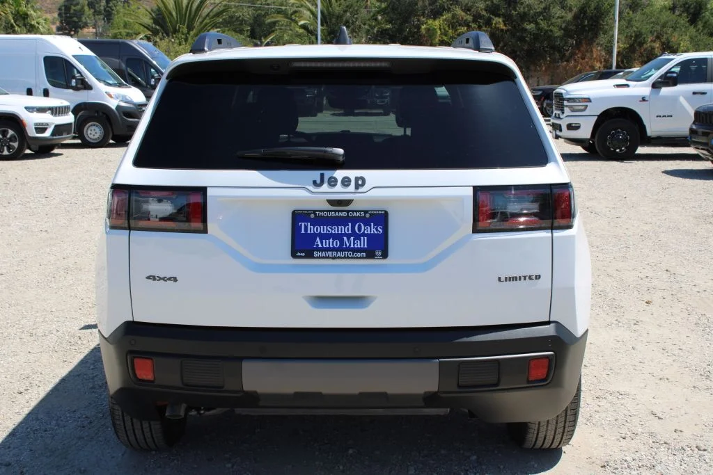 New 2026 Bright White Clear-Coat Exterior Paint Jeep Limited image 5