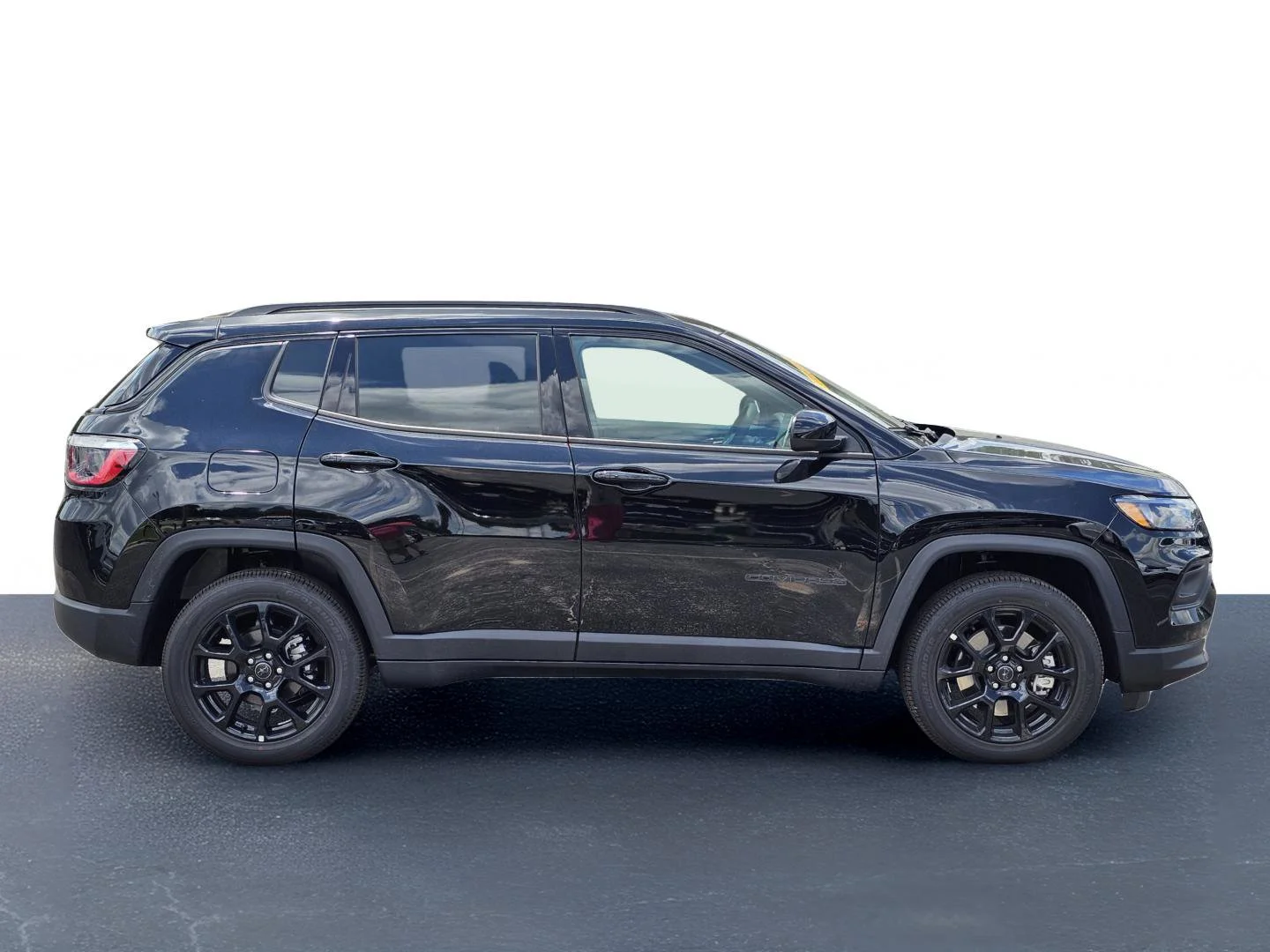 New 2026 Diamond Black Crystal Pearlcoat Jeep Latitude Altitude image 7