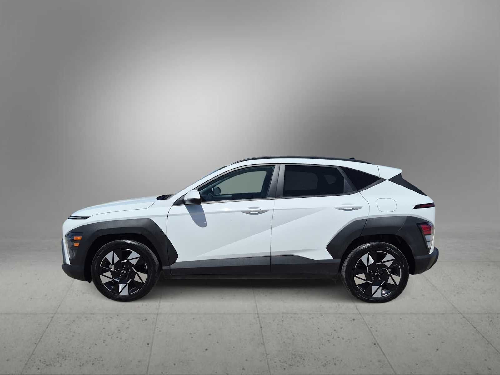 Certified Used 2024 Atlas White Hyundai SEL image 5