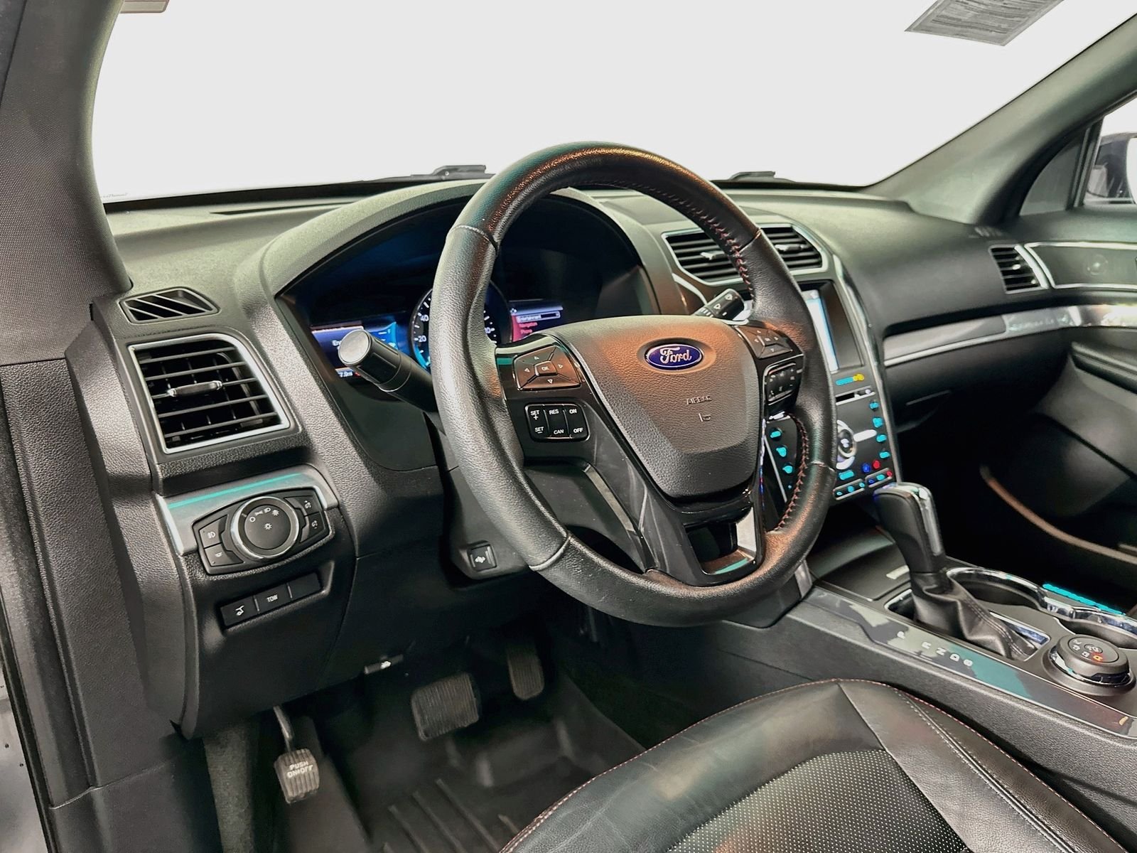 Used 2017 Quartz Metallic Ford Sport image 10