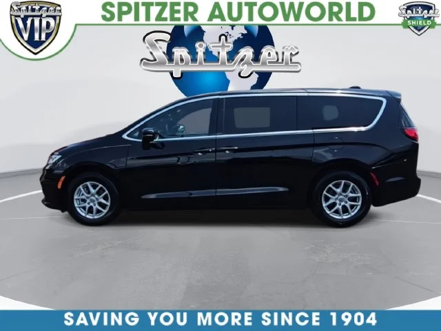 Used 2025 Black Chrysler Select image 5
