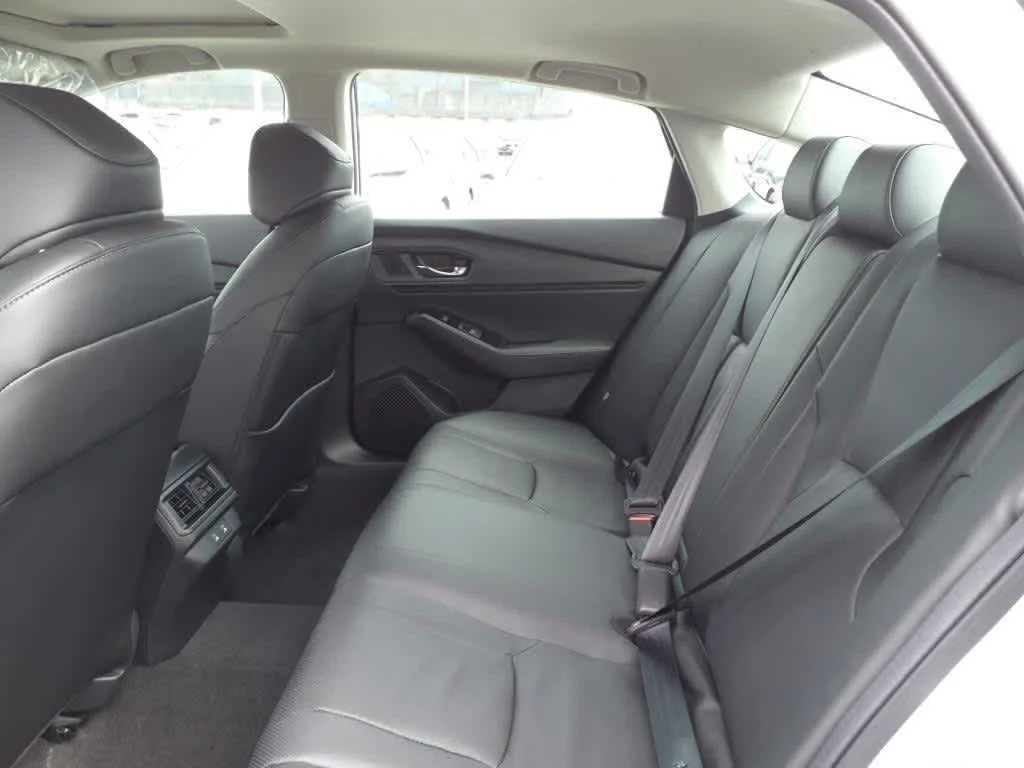 New 2026 Platinum White Pearl Honda Touring image 6