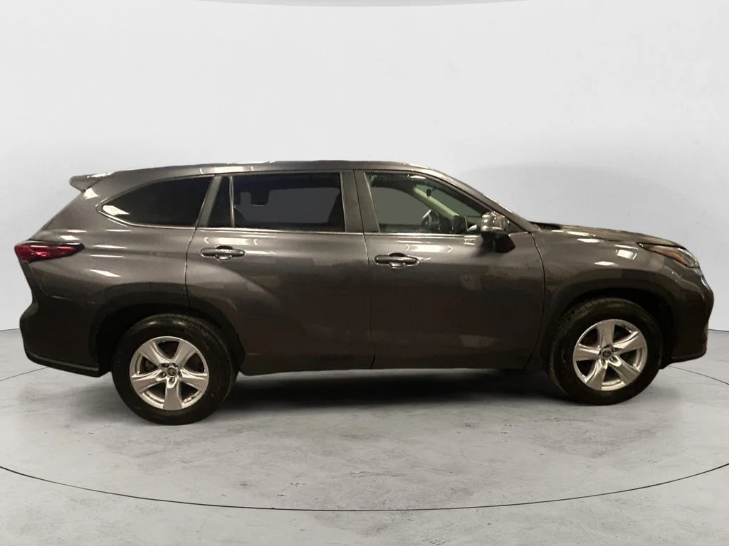 Used 2023 Magnetic Gray Toyota L image 6