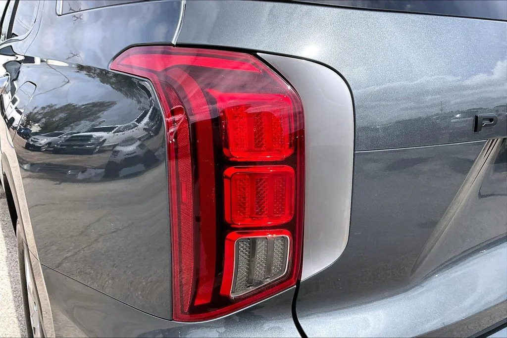 Used 2025 Gray Hyundai SEL image 20