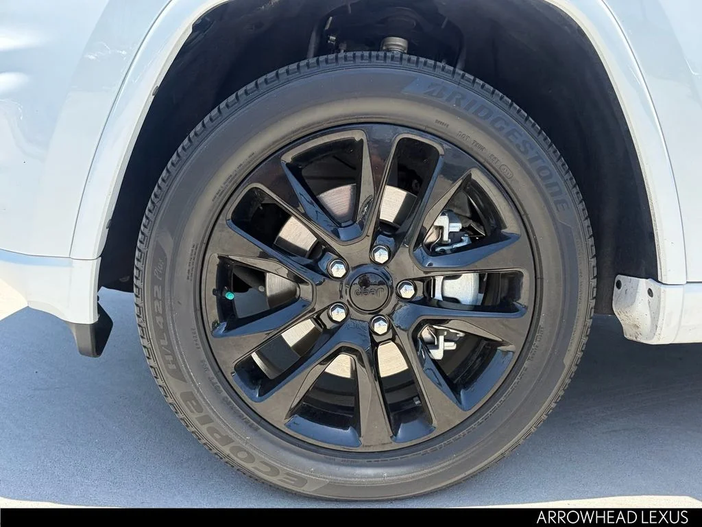 Used 2022 White Jeep Laredo X image 10