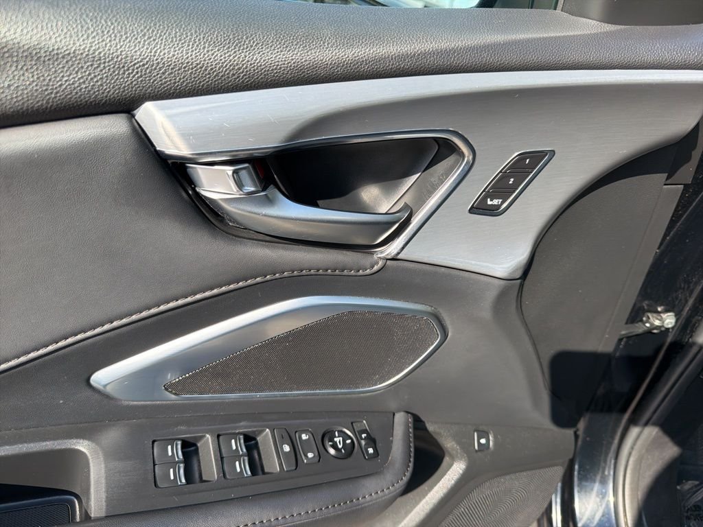 Used 2023  Acura Base image 12