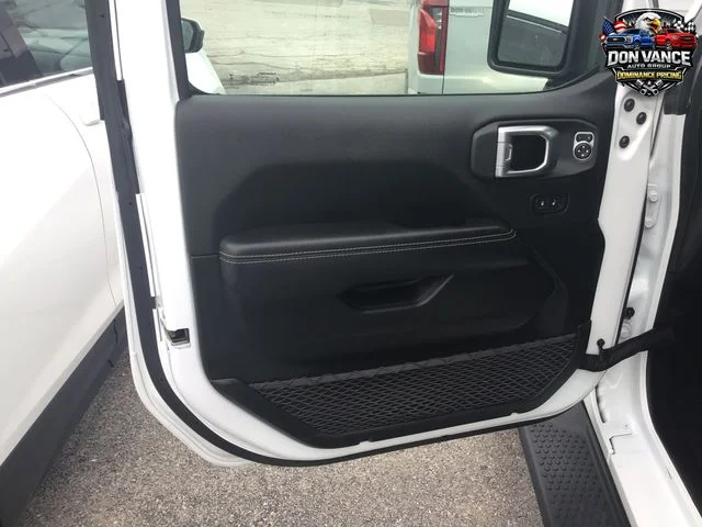 Used 2022 White Jeep Unlimited Sahara image 10