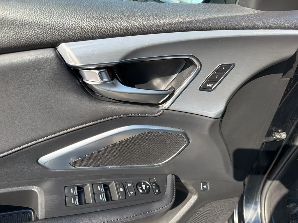 Used 2023  Acura Base image 12