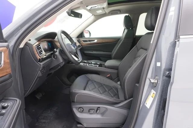 New 2026 Pure Gray Volkswagen 2.0T SE w/Technology image 15