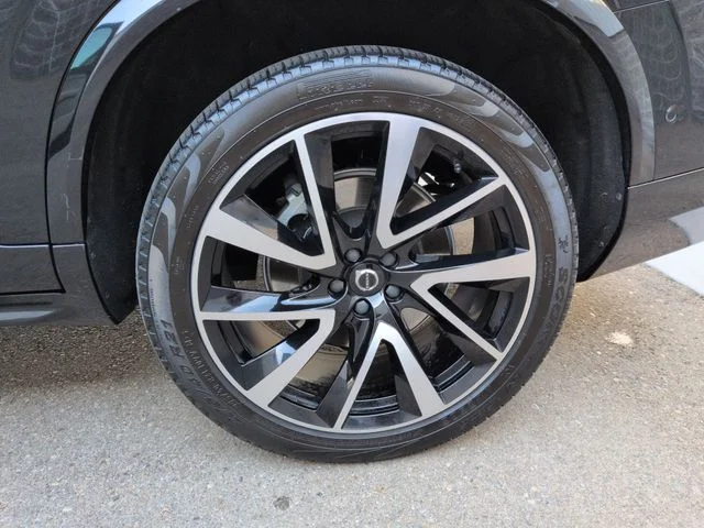 Used 2023 Onyx Black Metallic Volvo  image 31