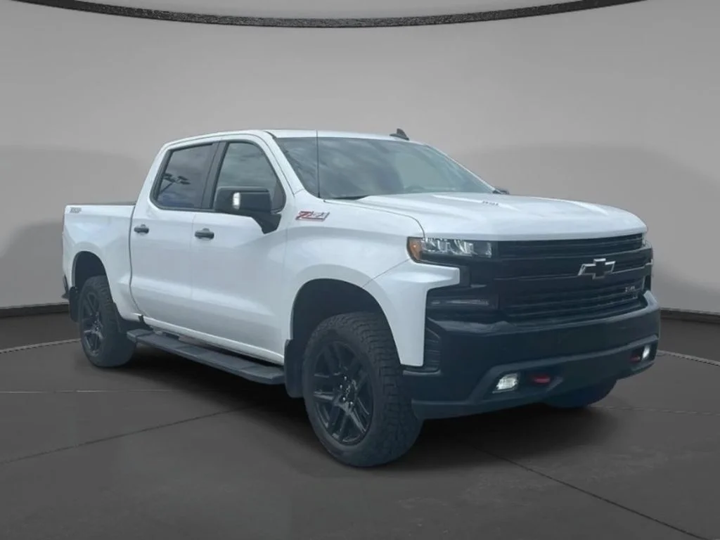 Used 2021 Iridescent Pearl Tricoat Chevrolet LT Trail Boss image 3
