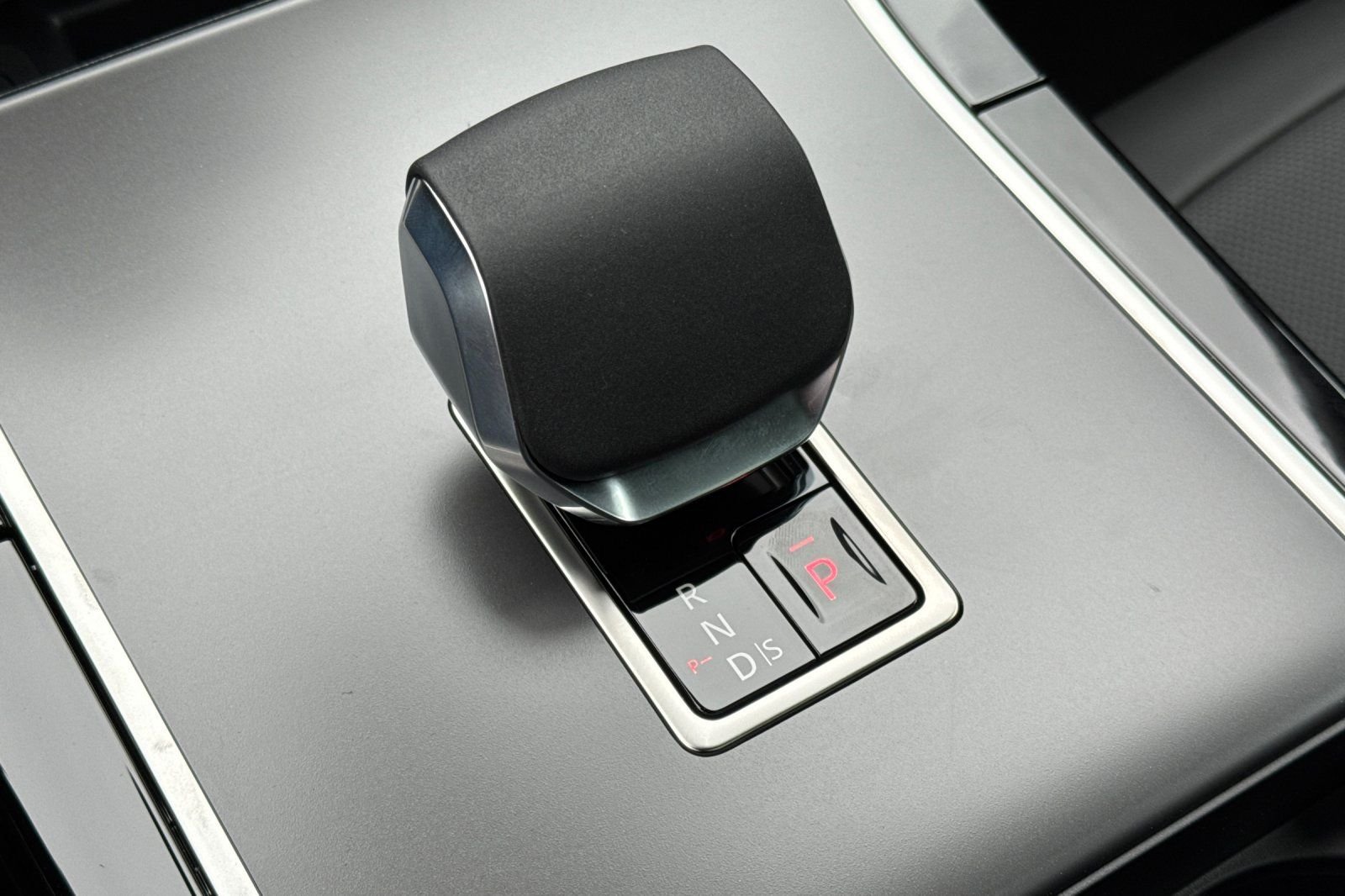 New 2026 Fuji White Land Rover S image 24