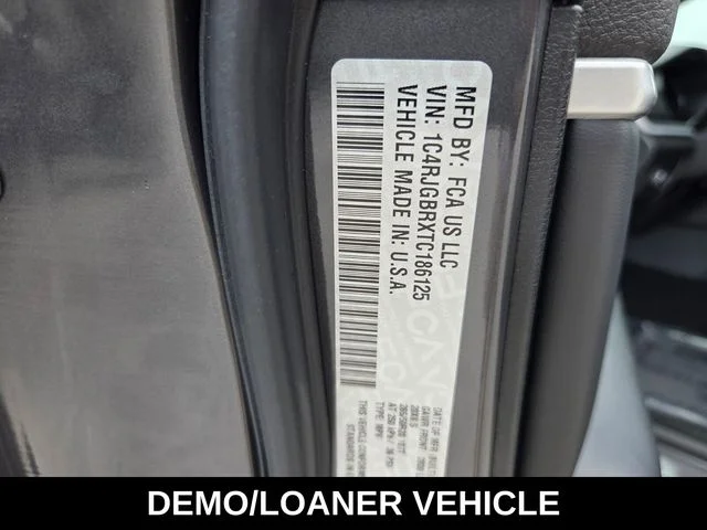 New 2026 Baltic Gray Metallic Clear-Coat Exterior Paint Jeep Limited image 19