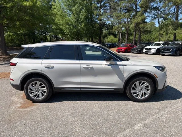 Used 2023 White Lincoln Standard image 6