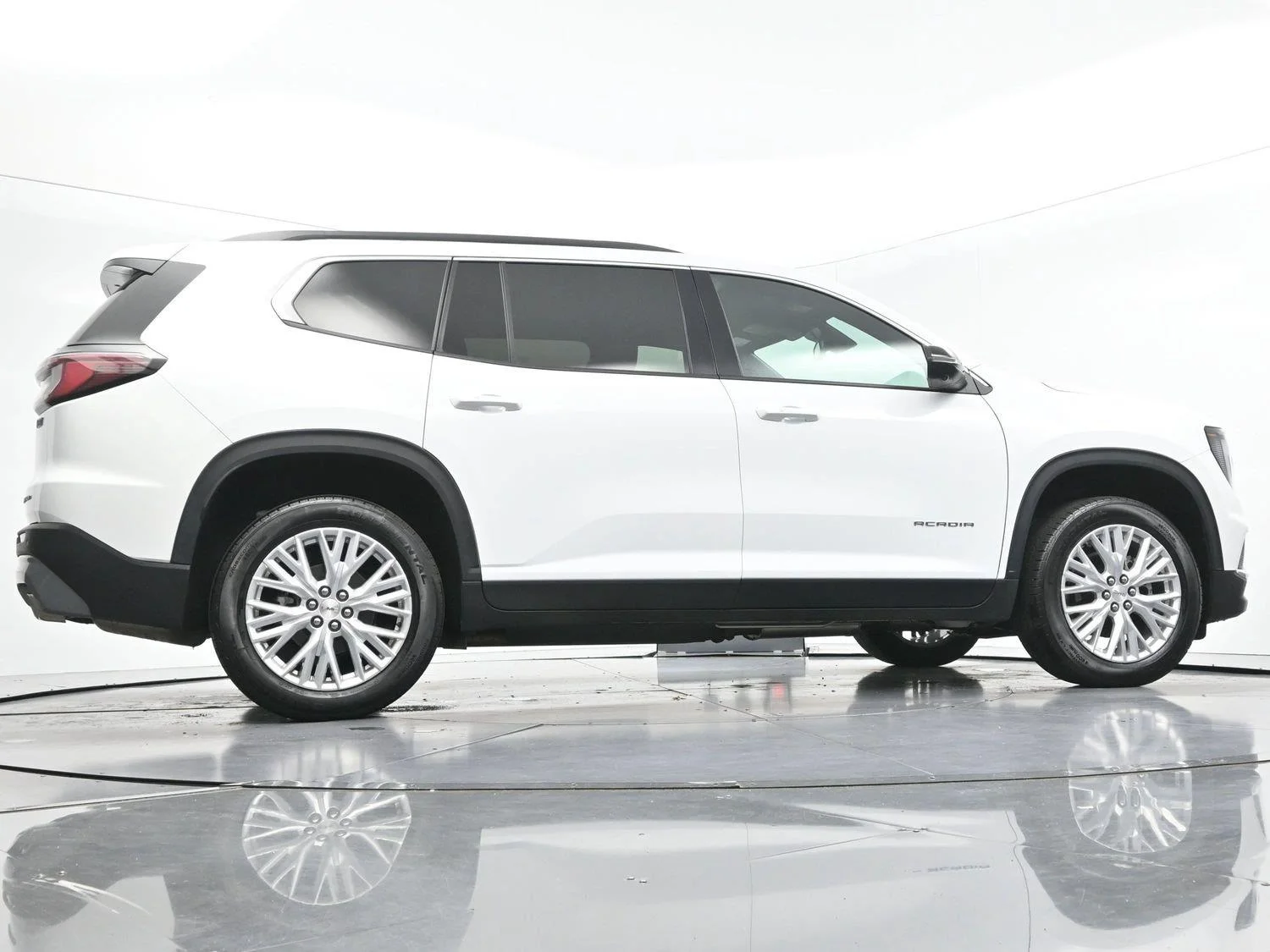 Used 2024 Summit White GMC FWD Elevation image 56